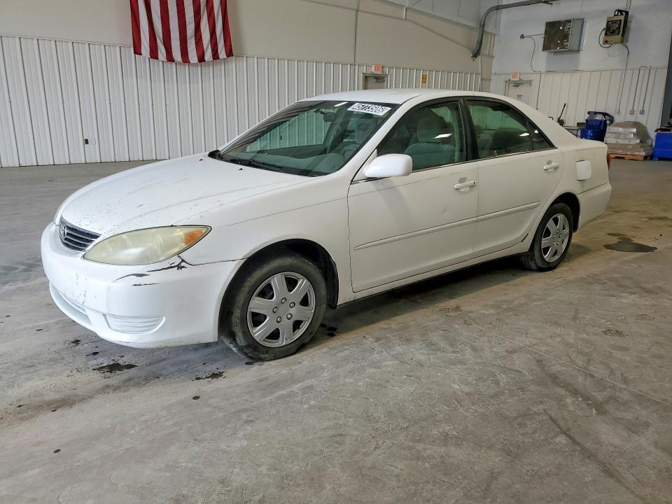 2005 Toyota Camry le