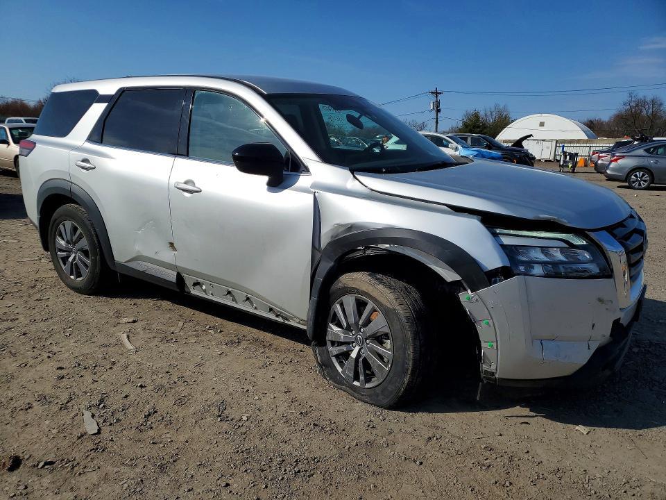 2024 Nissan Pathfinder s