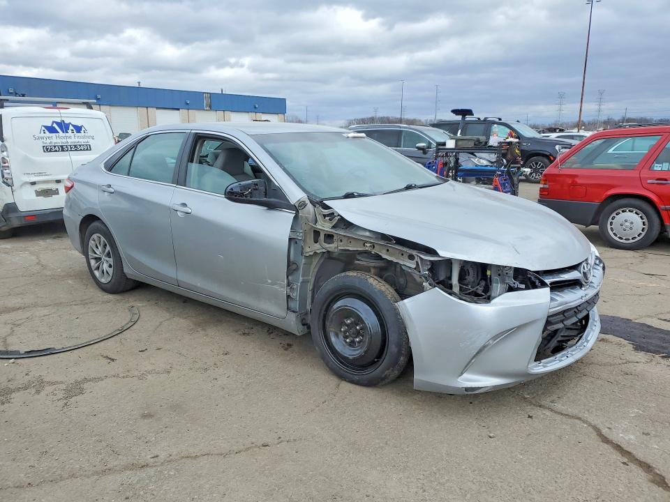 2016 Toyota Camry le