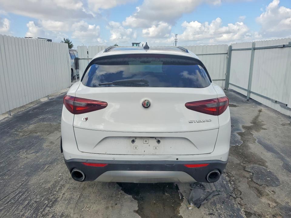 2018 Alfa Romeo Stelvio ti Sport