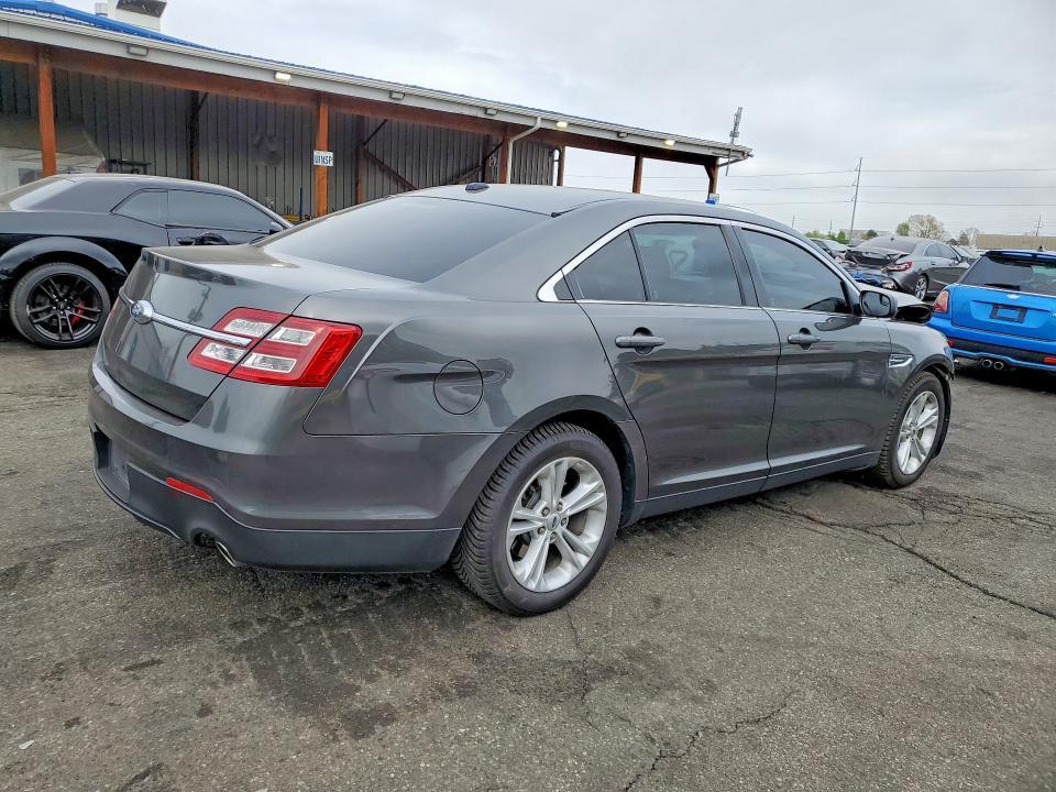 2016 Ford Taurus se