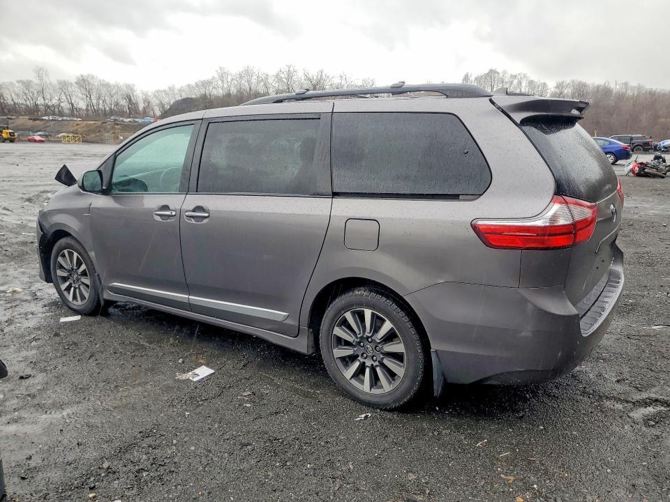 2018 Toyota Sienna xle 7-passenger