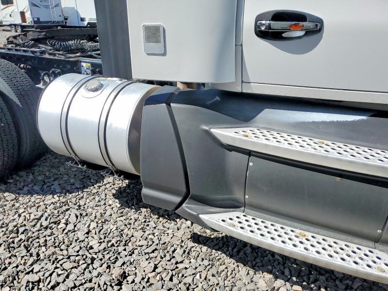 2016 Kenworth T680 Semi Truck