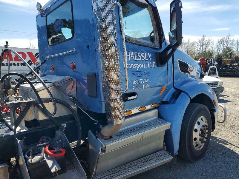 2018 Peterbilt 579 Semi Truck