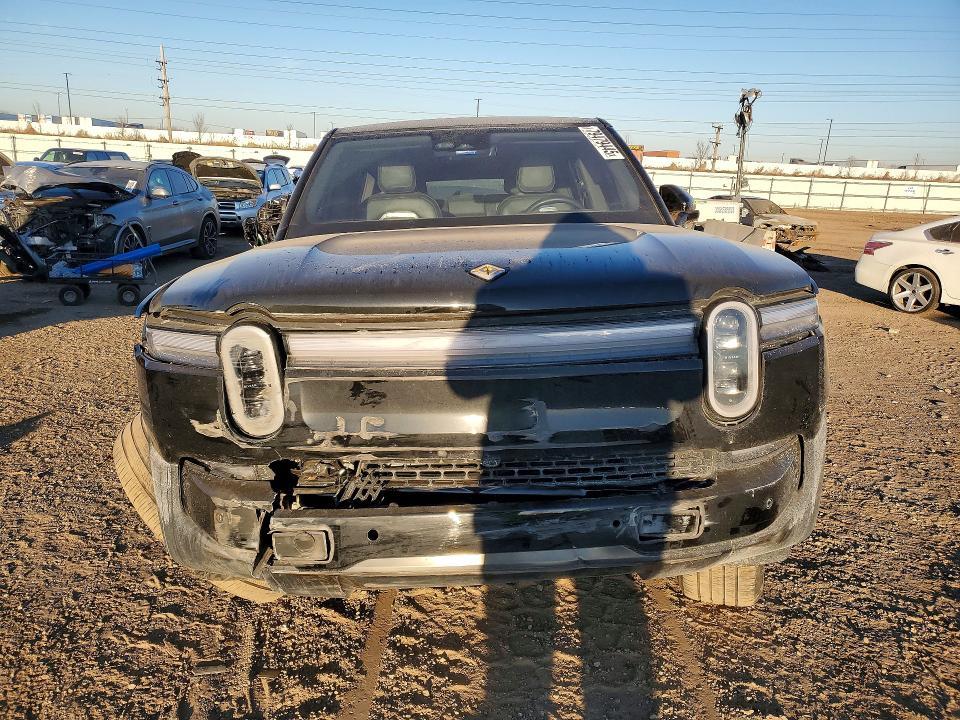 2025 Rivian R1S Adventure