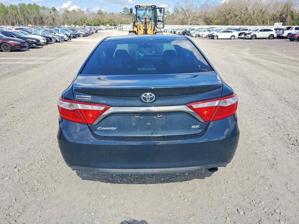 2015 Toyota Camry se