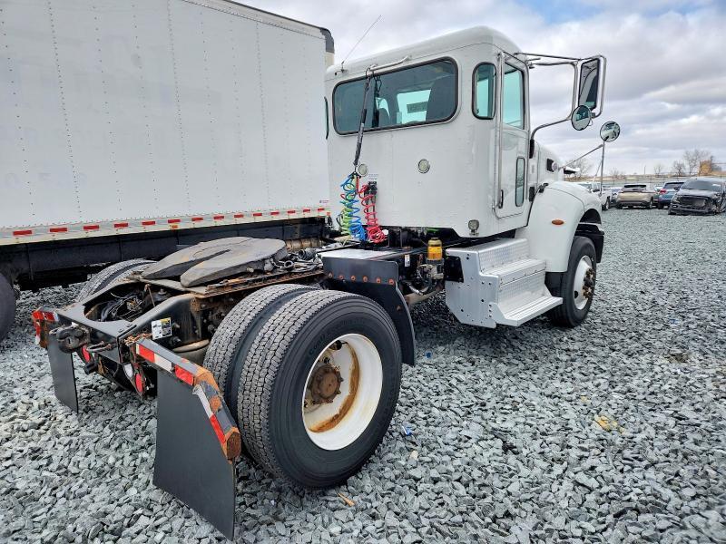 2016 Peterbilt 382 Semi Truck