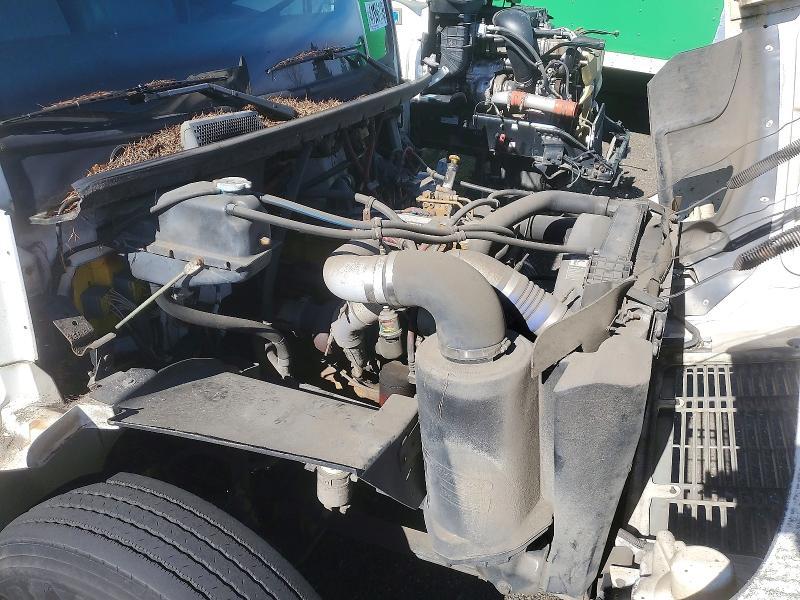 2001 Freightliner FL70 BOX Truck