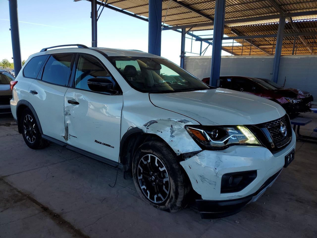 2020 Nissan Pathfinder sv