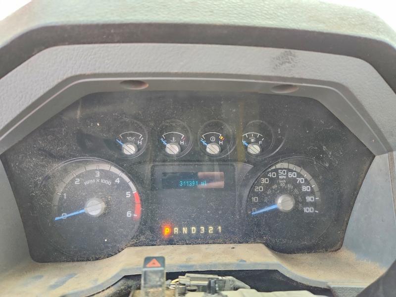 2013 Ford F450 Super Duty Flatbed Truck