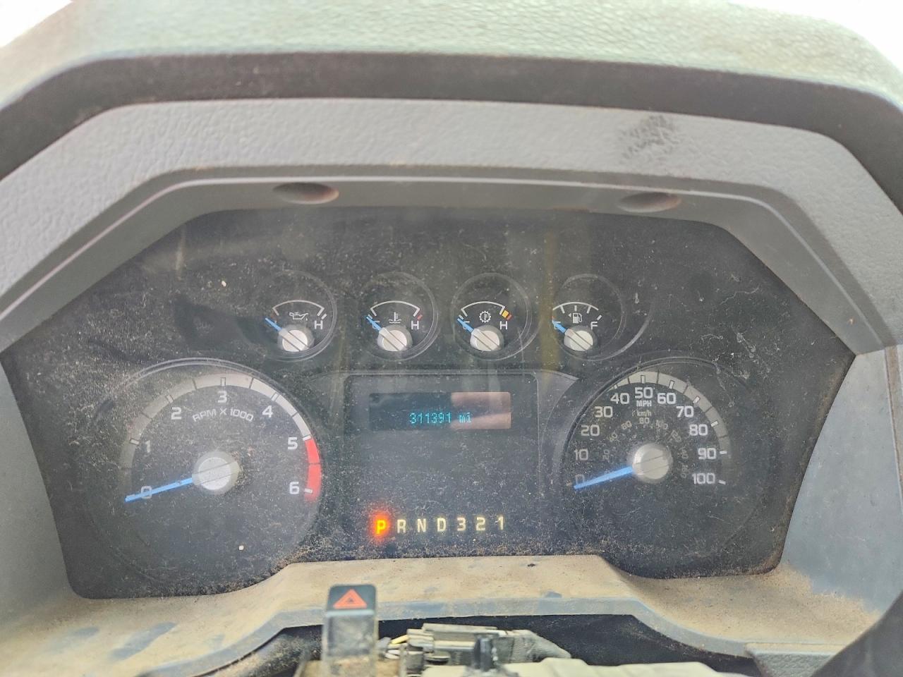 2013 Ford F450 Super Duty Flatbed Truck