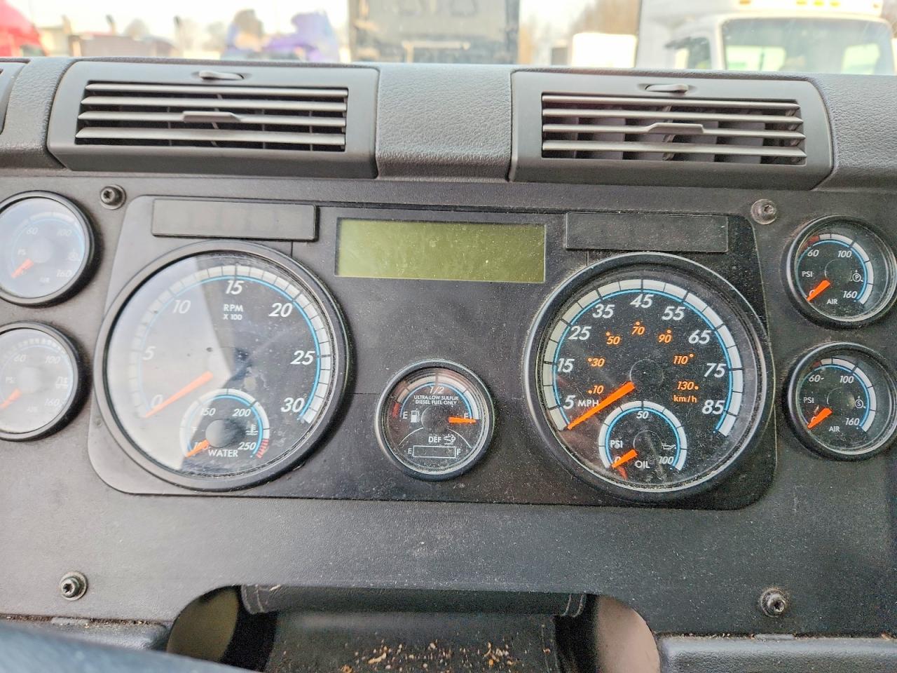 2016 Freightliner Cascadia 125 Semi Truck