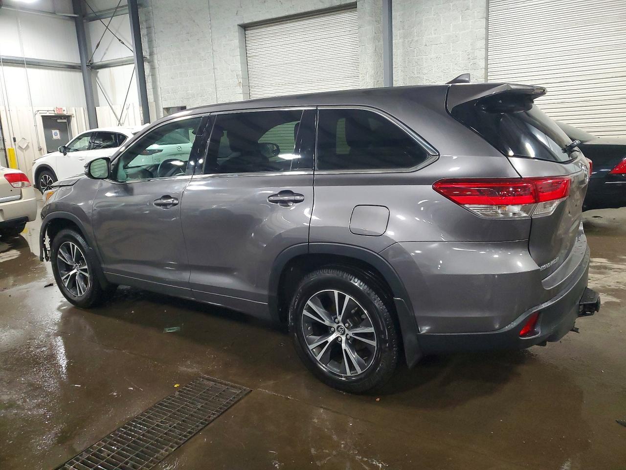 2018 Toyota Highlander le Plus