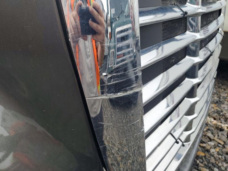 2018 Freightliner Cascadia 125 Semi Truck
