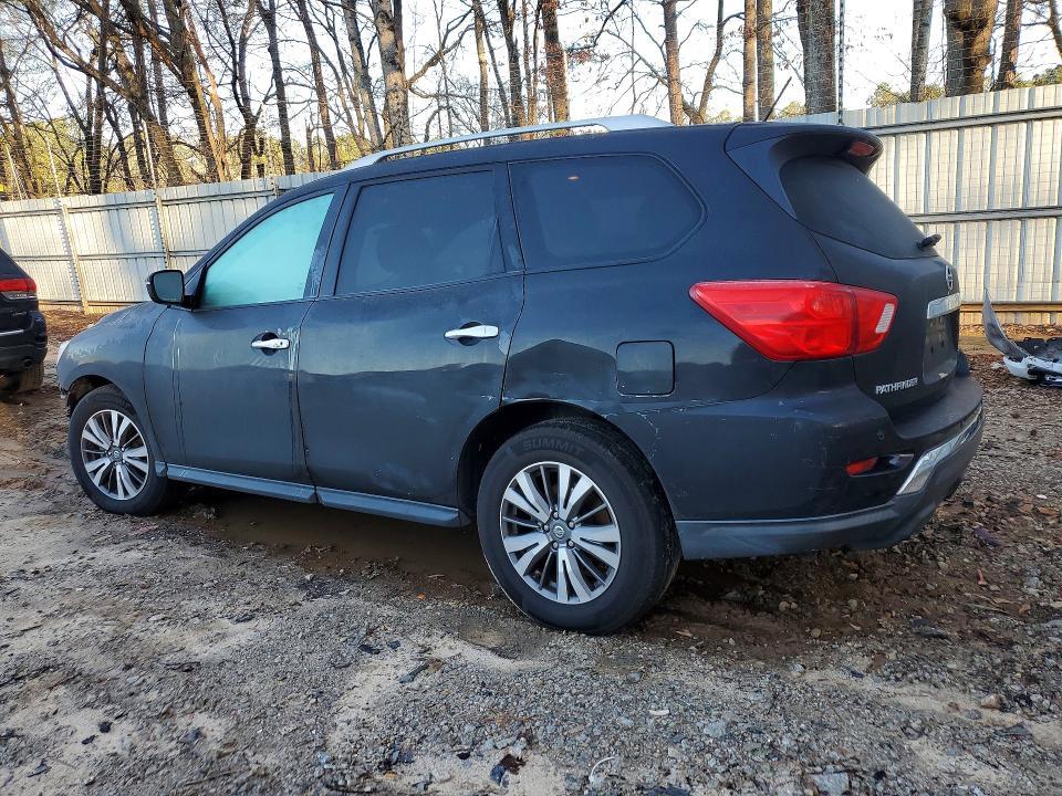 2017 Nissan Pathfinder sv