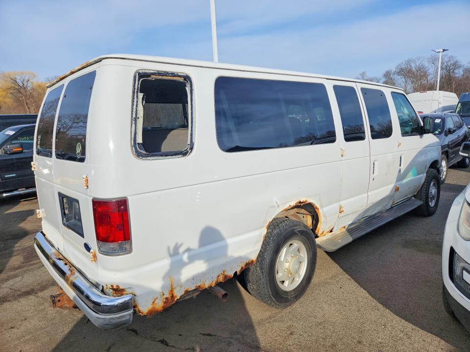2004 Ford Econoline E350 Super Duty Wagon