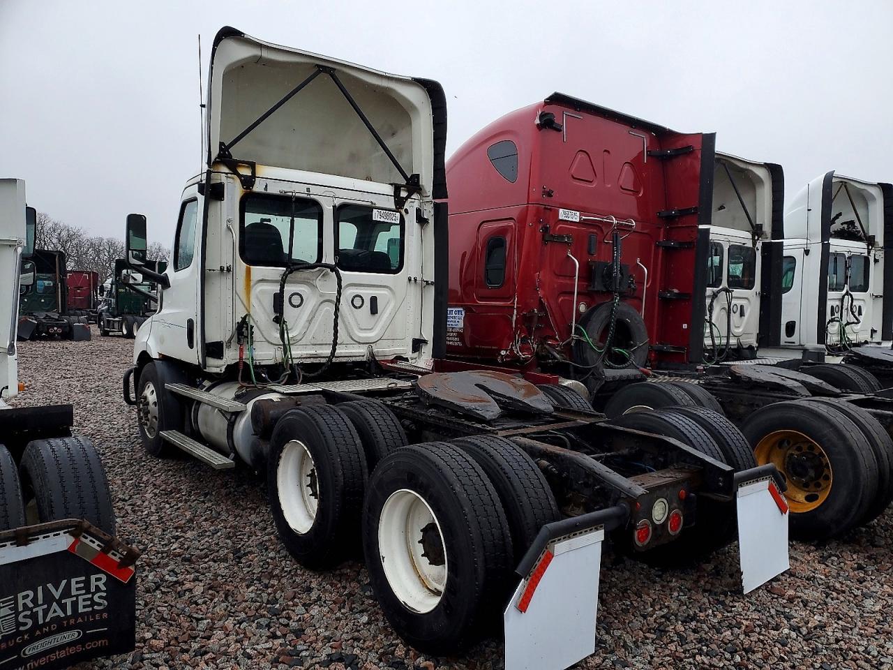 2019 Freightliner Cascadia 1-Semi Truck