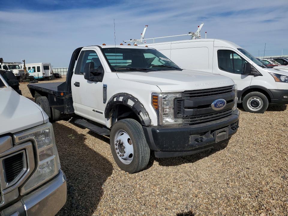 2019 Ford F550 Super Duty Flatbed Truck