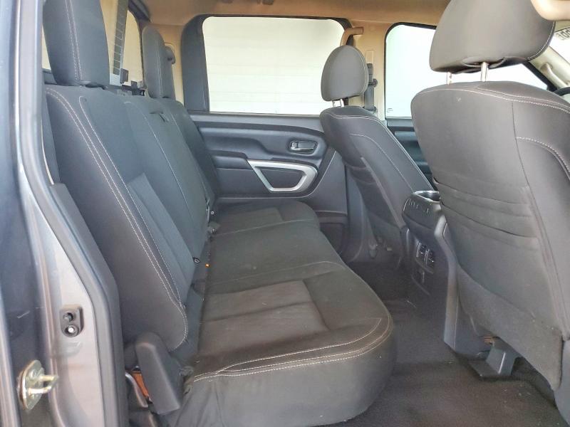 2017 Nissan Titan SV