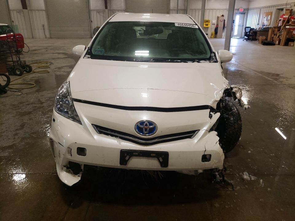 2013 Toyota Prius v Five