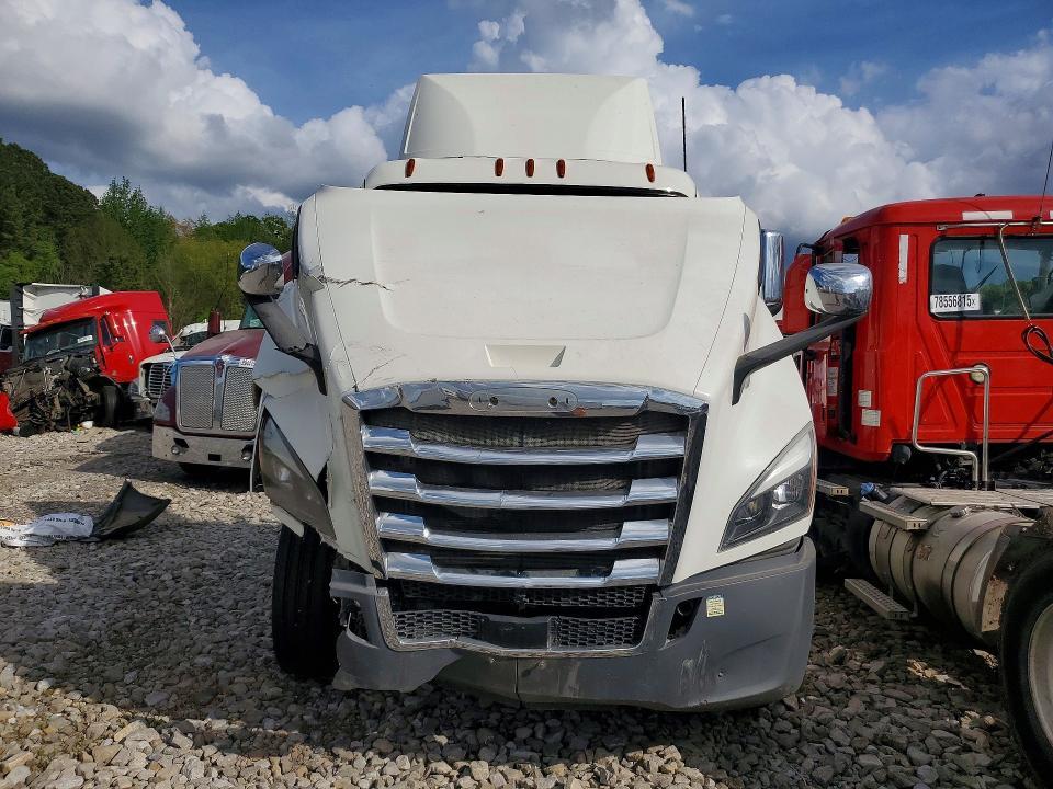 2020 Freigliner 2020 Freightliner Cascadia 126 Semi Truck
