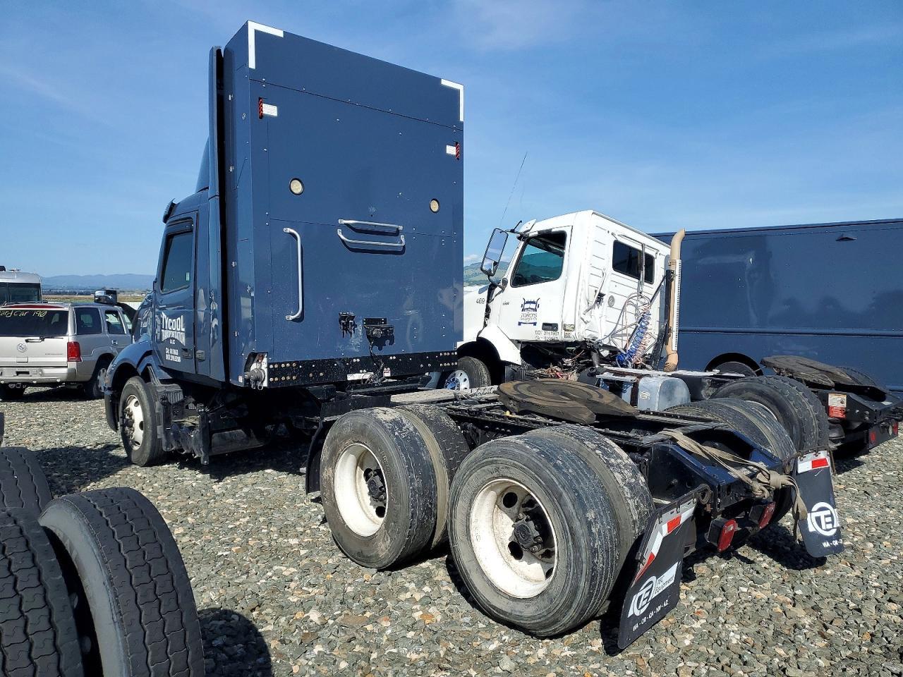 2022 Volvo VNL Semi Truck