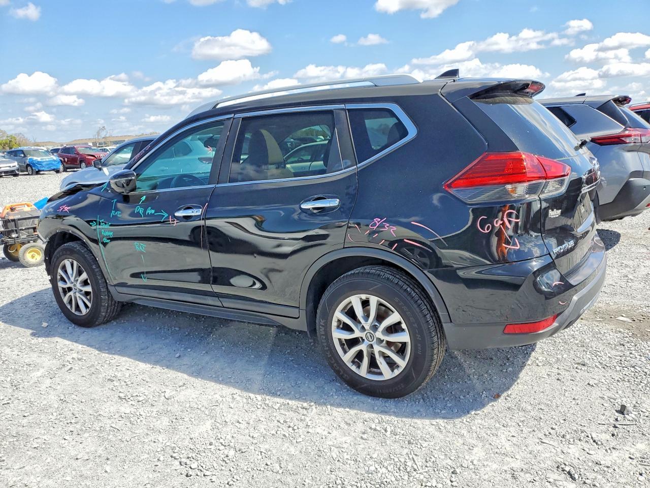 2017 Nissan Rogue sv