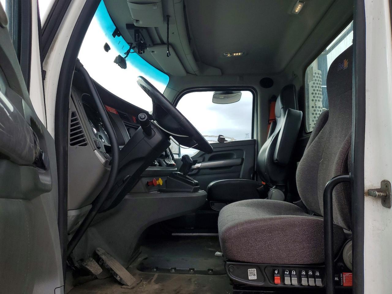 2017 Kenworth Construction T680