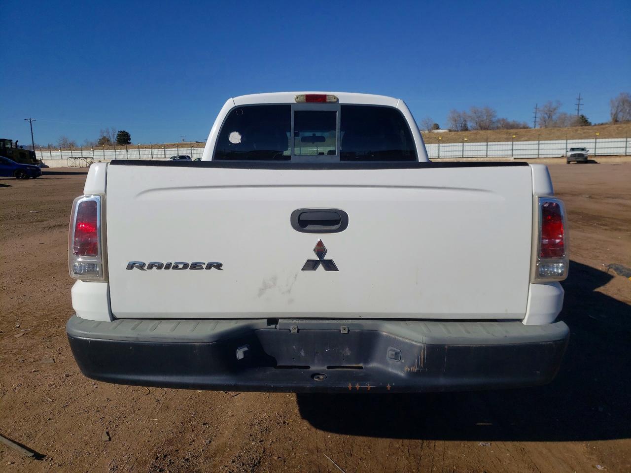2006 Mitsubishi Raider LS