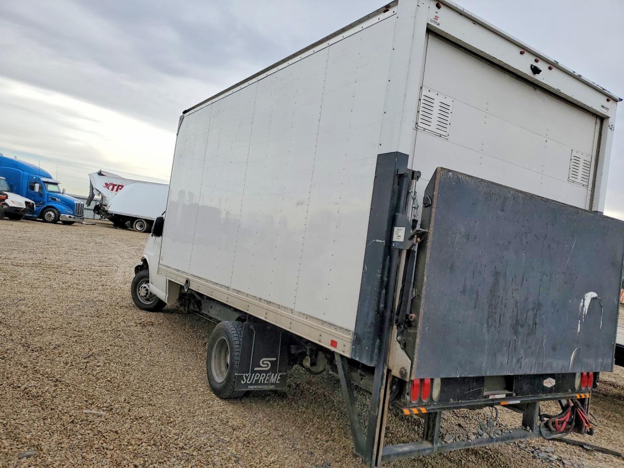 2018 Chevrolet Express BOX Truck