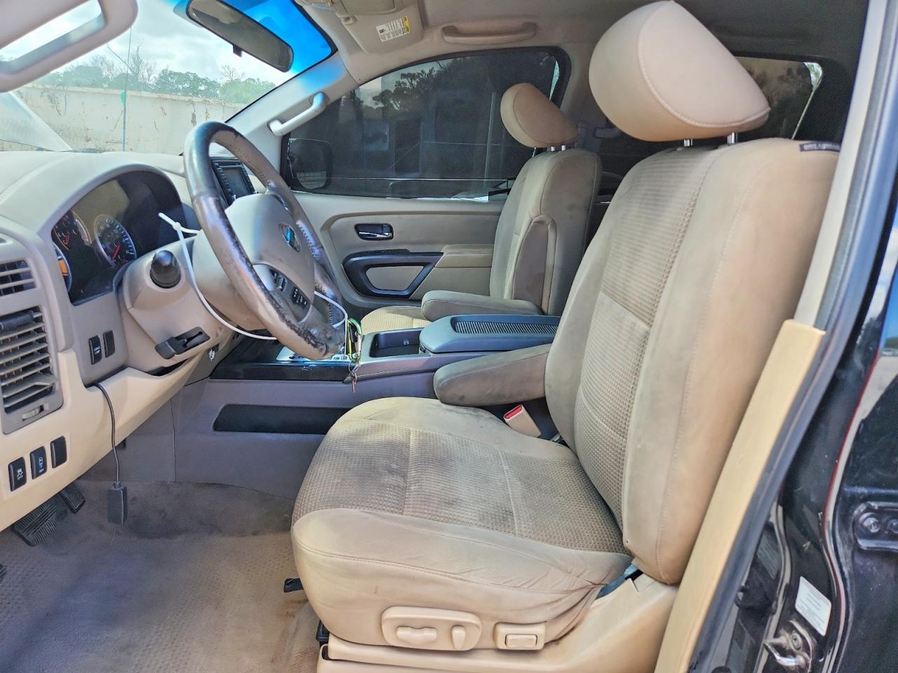 2015 Nissan Titan SV