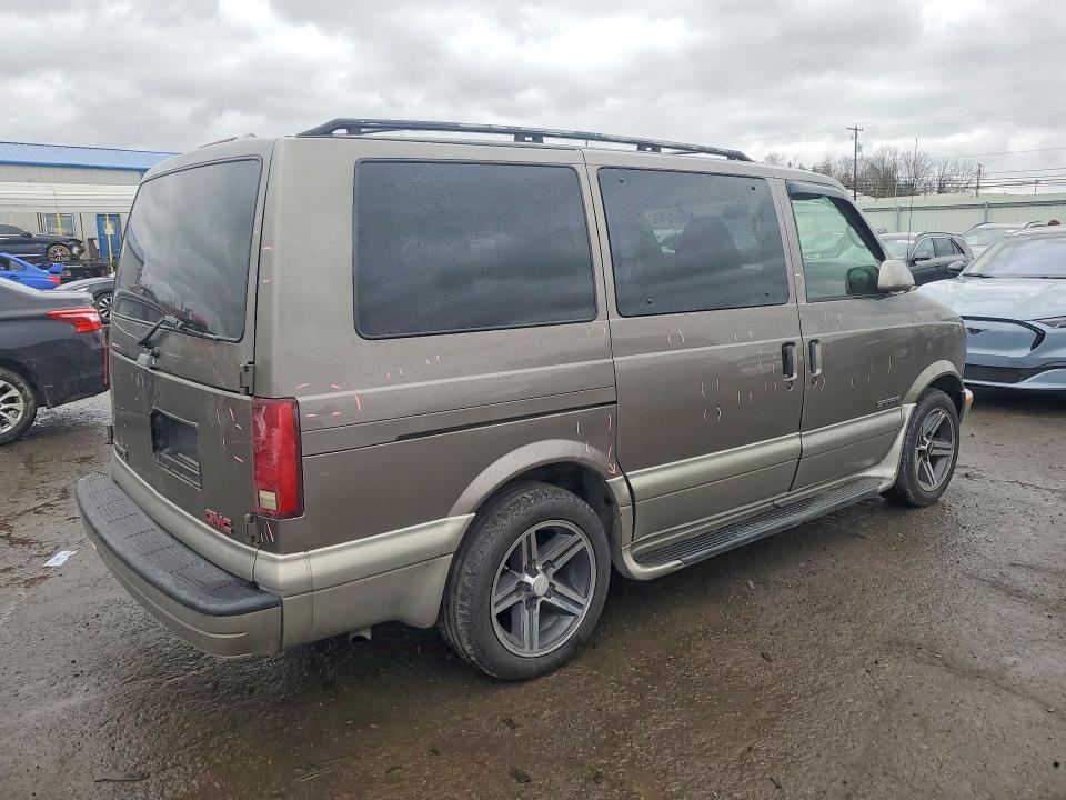 2002 GMC Safari XT