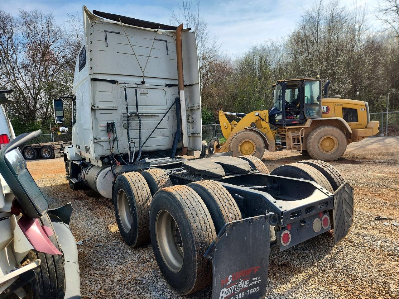 2014 Volvo VNL Semi Truck