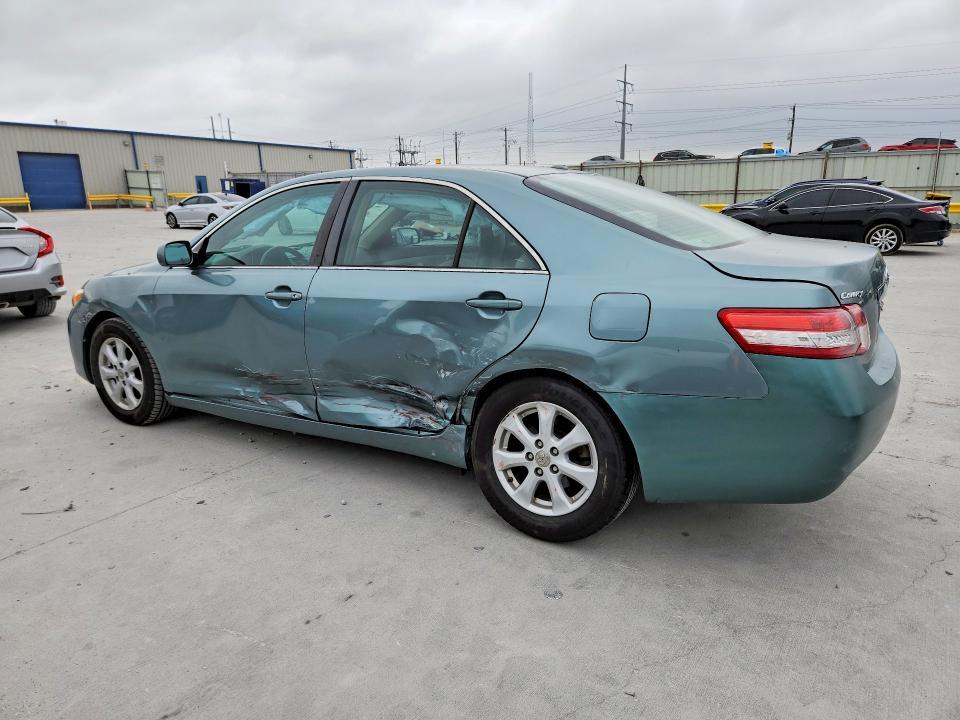 2011 Toyota Camry le
