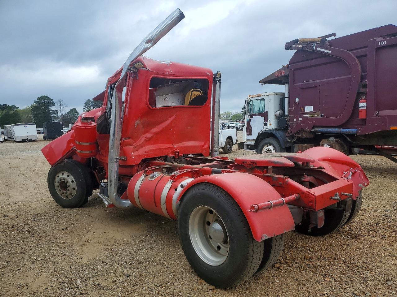 2001 Peterbilt Tractor 2001 Peterbilt 379 Semi Truck