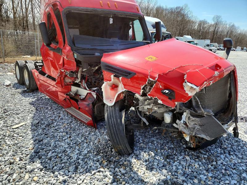 2019 Freigliner 2019 Freightliner Cascadia 126 Semi Truck