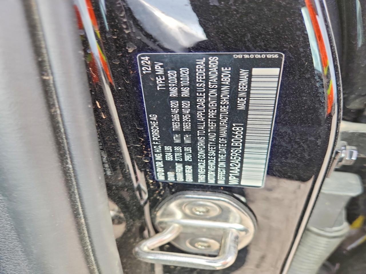 2025 Porsche Macan Base