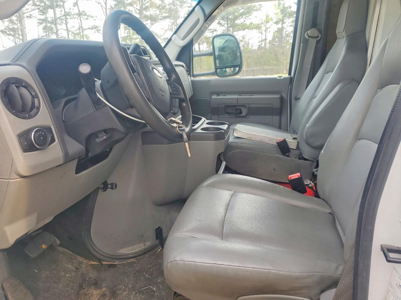 2022 Ford Econoline E450 Super Duty Cutaway Van