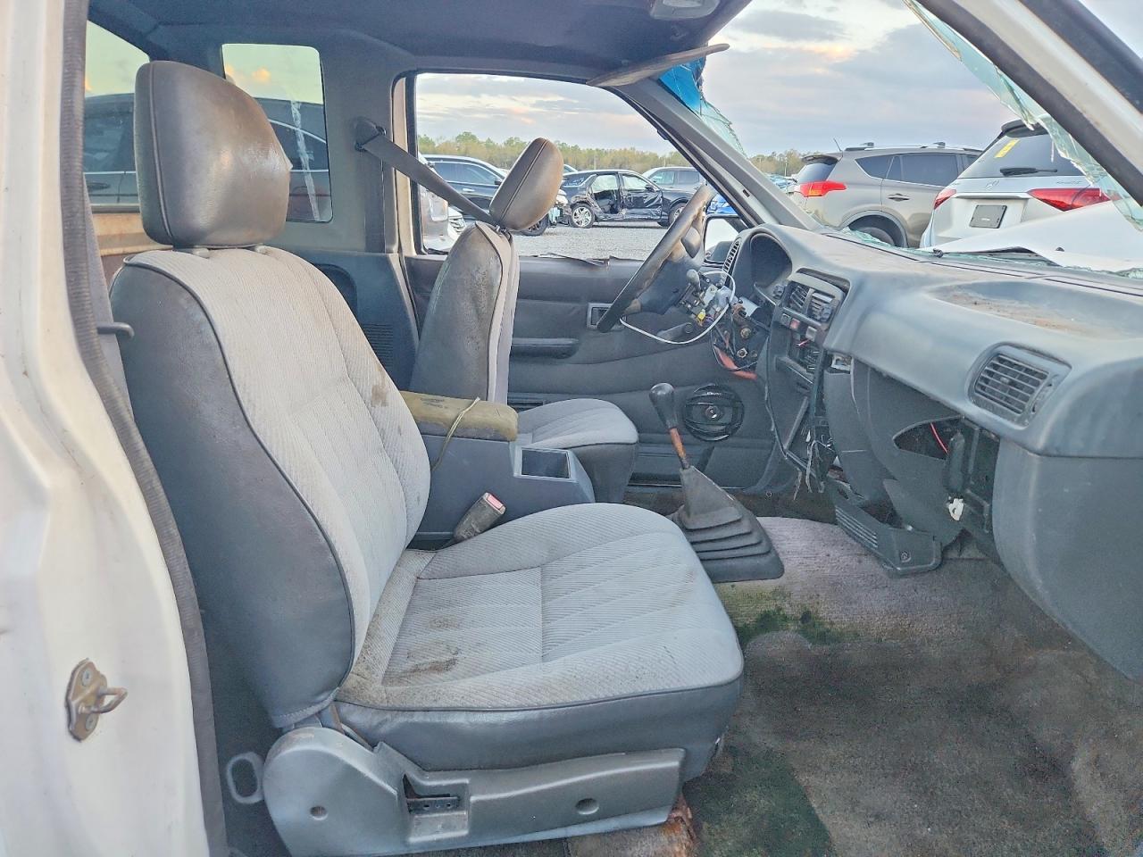 1995 Nissan Truck XE V6