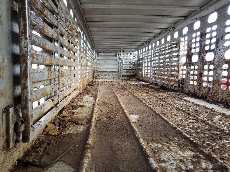 2000 Wilson PSD CL302 Livestock Trailer