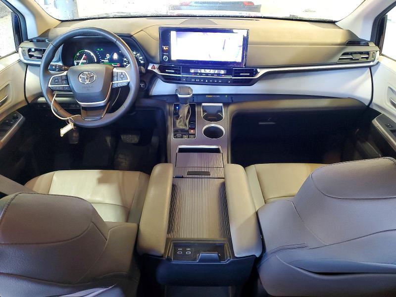 2025 Toyota Sienna xle 8-passenger