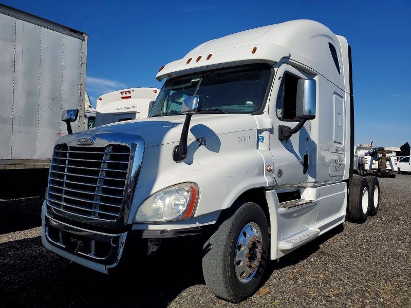2018 Freigliner 2018 Freightliner Cascadia 125 Semi Truck