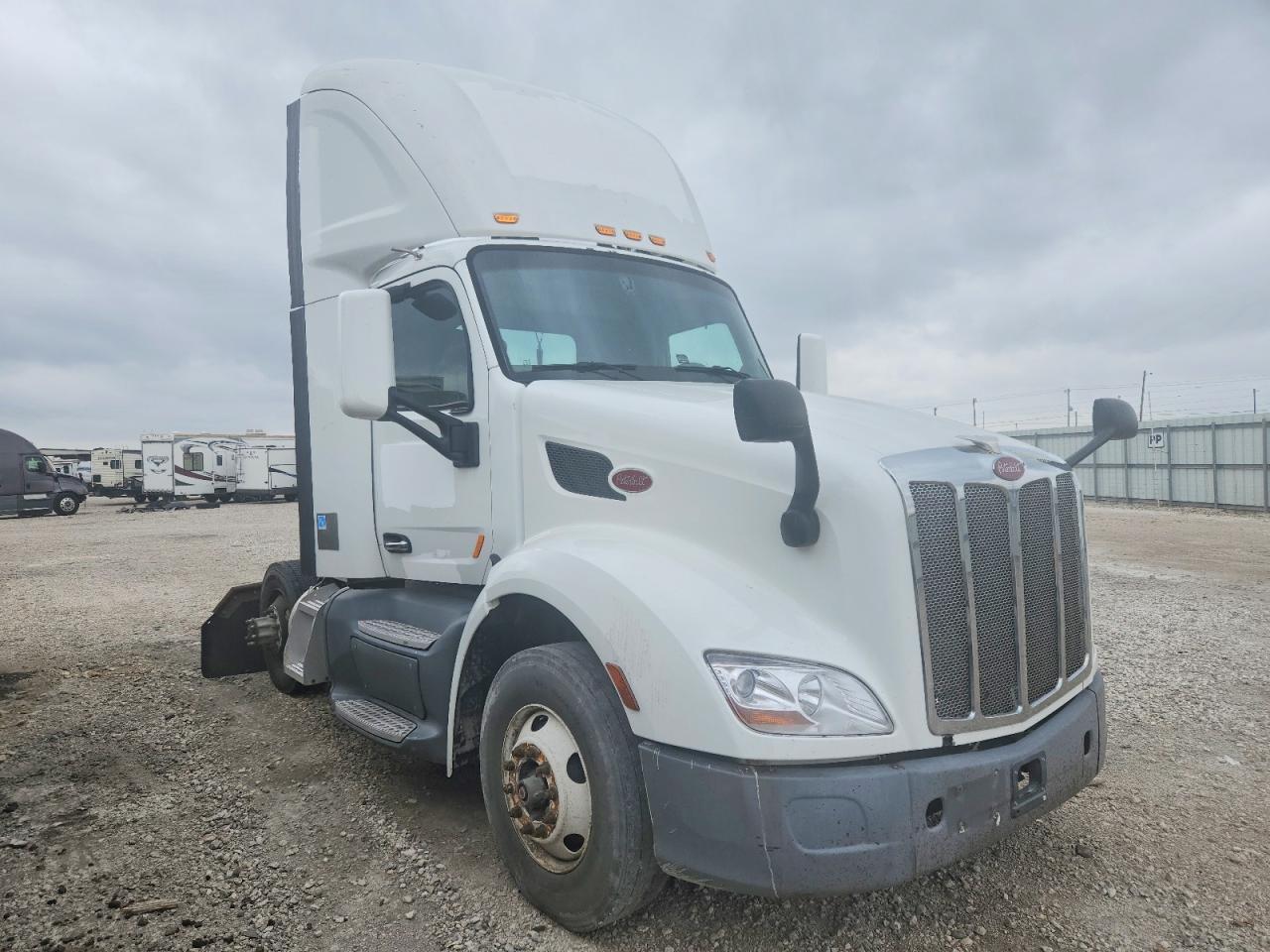 2018 Peterbilt 579 Semi Truck