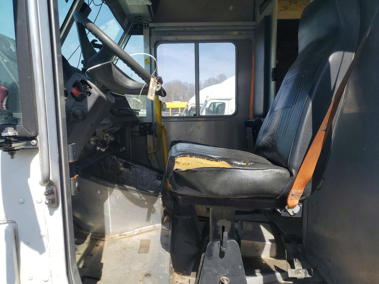 2022 Freightliner MT45G Chassis Delivery Truck