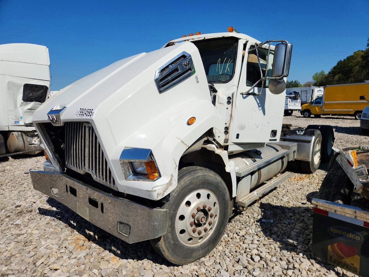 2018 Western Star 2018 Western Star 4700 Semi Truck