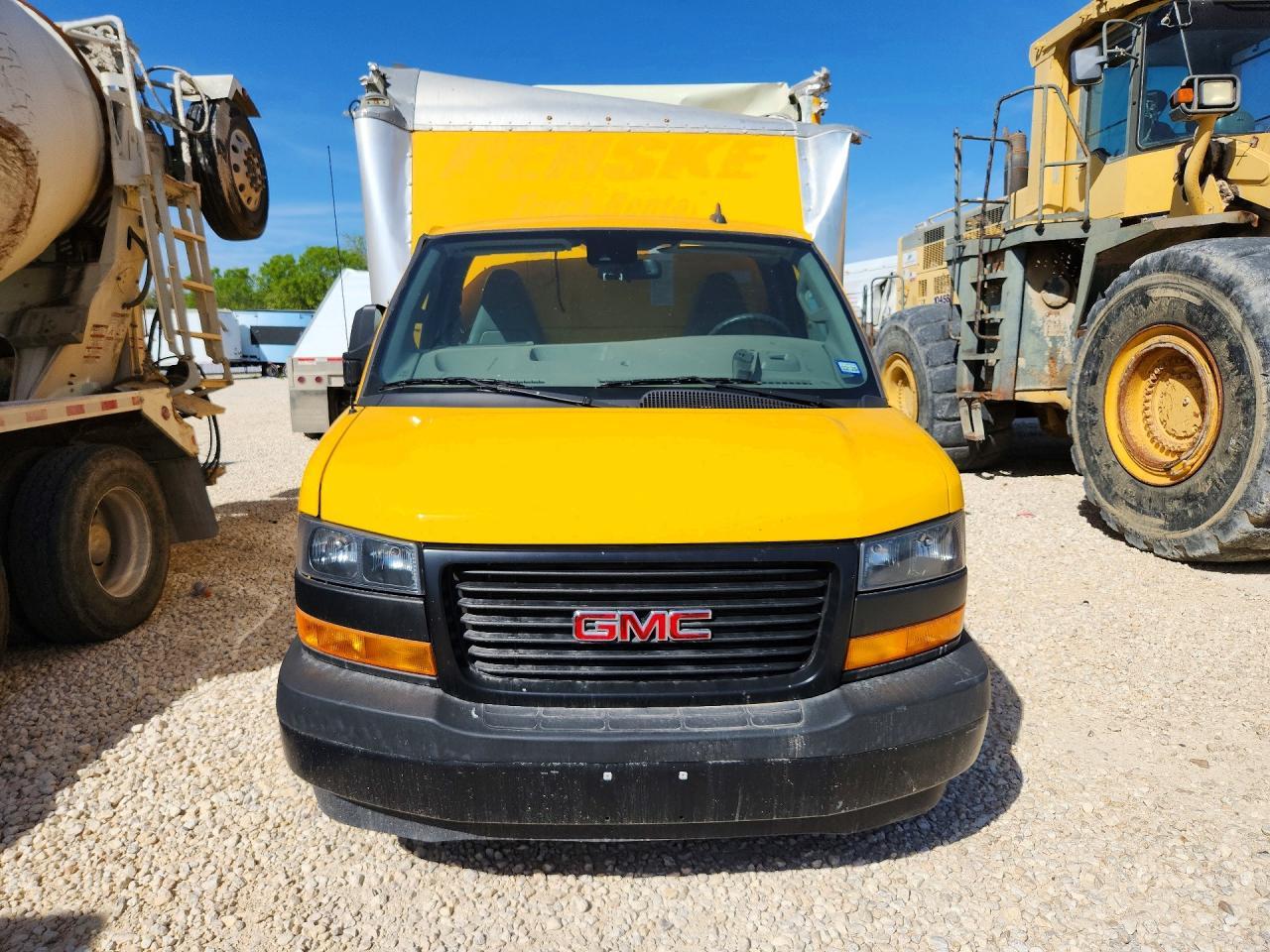 2022 GMC Savana BOX Truck
