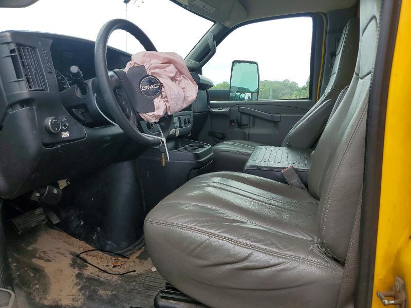 2016 GMC Savana box Truck