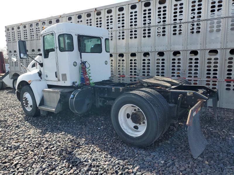 2016 Kenworth T330 Semi Truck