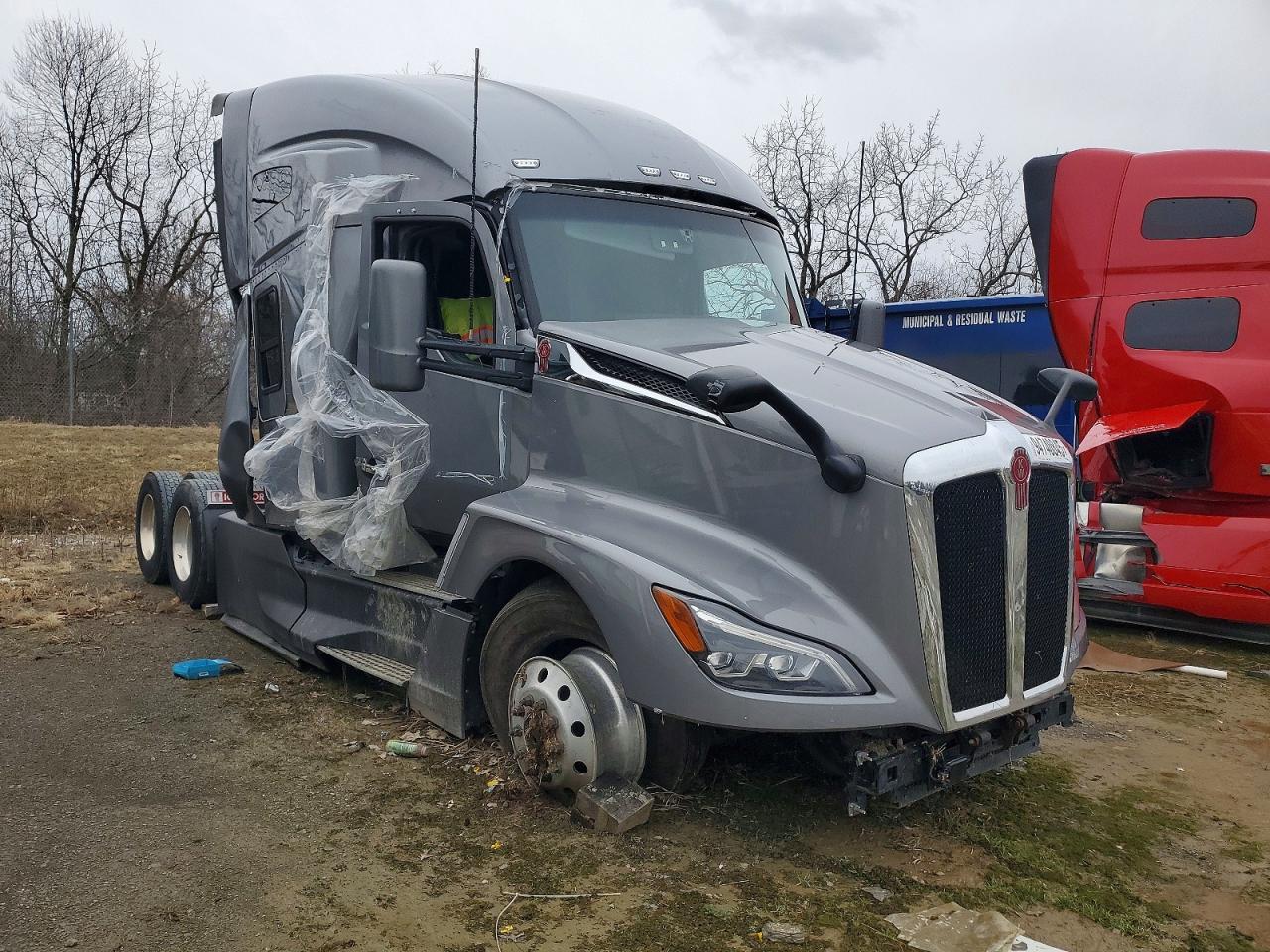 2023 Kenworth T680 Semi Truck