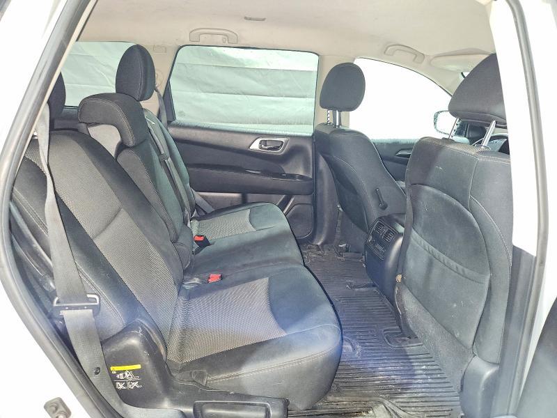 2017 Nissan Pathfinder sv